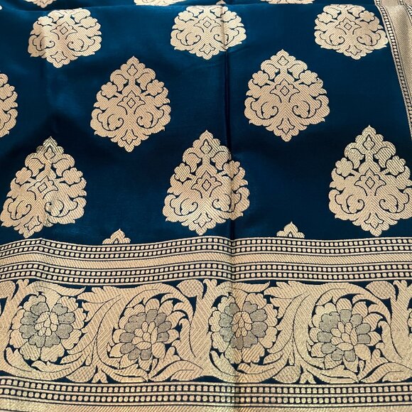 Elegant Blue and Gold Saree - Picture 2 of 13